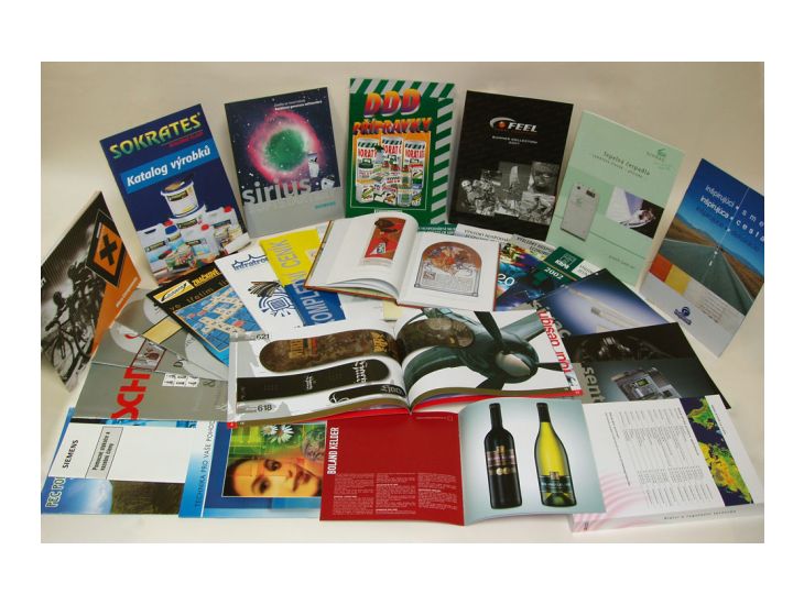 Brožury, katalogy a knihy